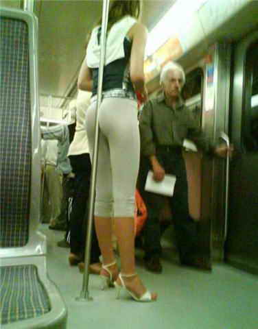 how-to-correctly-hold-onto-train2.jpg