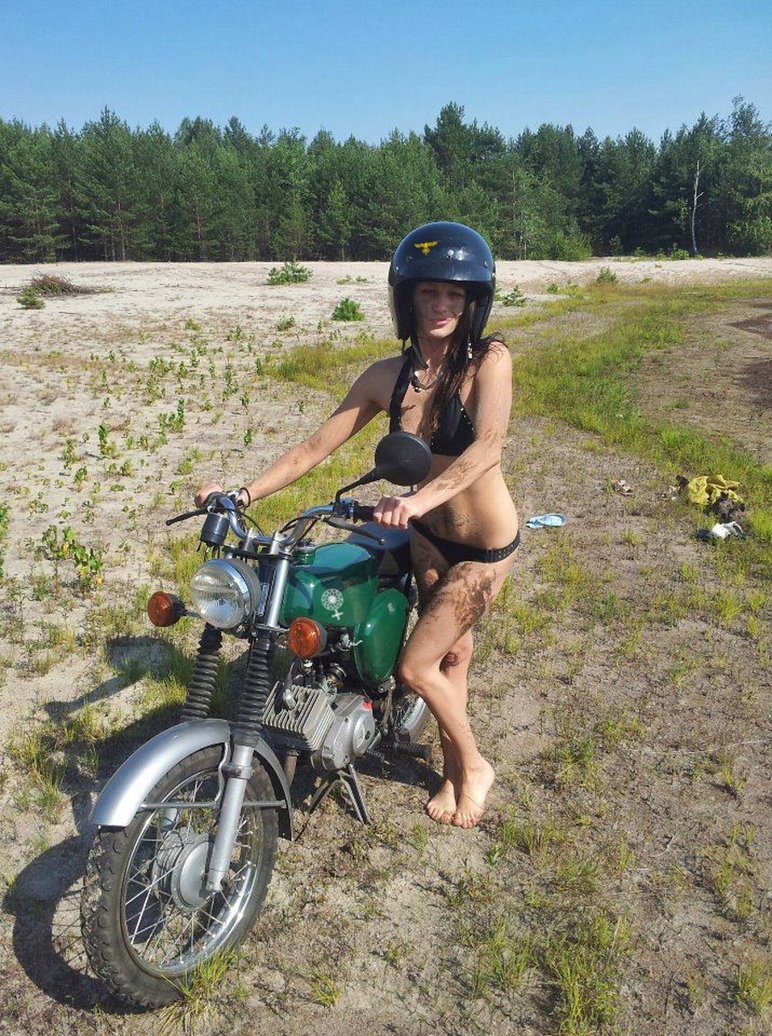 el_motociclista_descalzos_by_kawakay-d599wy3.jpg