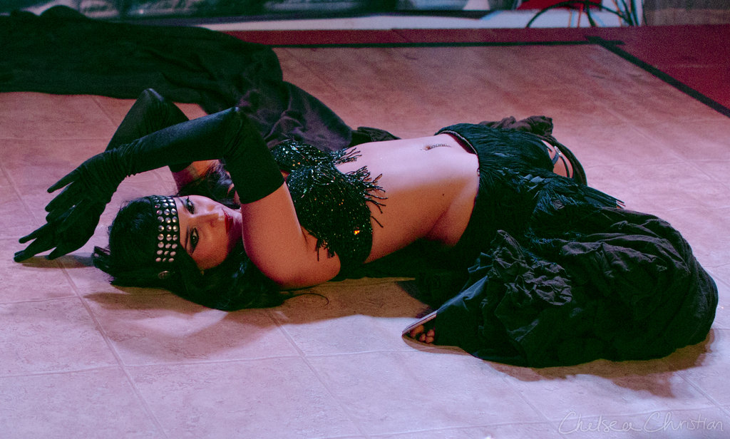 the_manic_menagerie_presents__the_roarin__20_s_by_mordsithcara-d6r4q3s.jpg