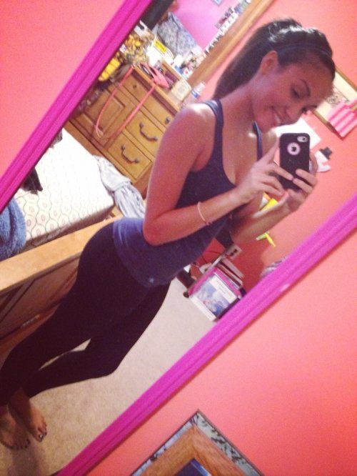 girls_and_mirror_05.jpg