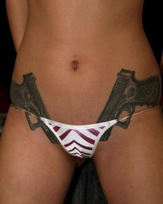 girls_with_gun_22.jpg