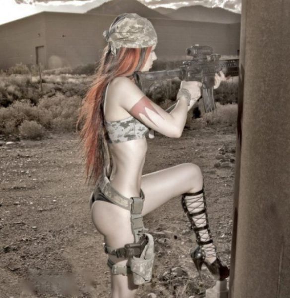 hot_chicks_with_guns_48.jpg