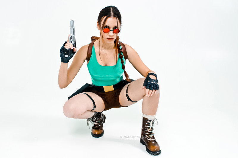 lara_croft_classic_render_7_by_tanyacroft-d909ie9.jpg