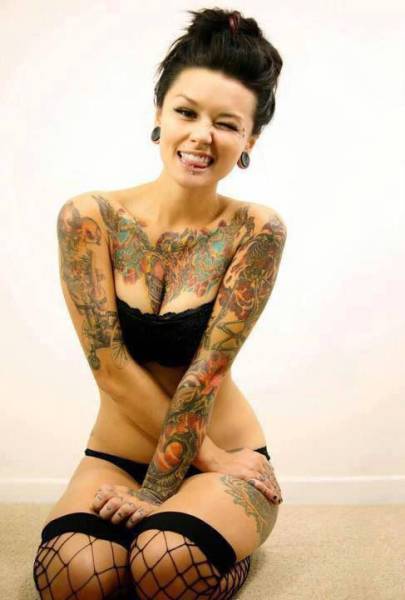 tattooed_girls_12.jpg