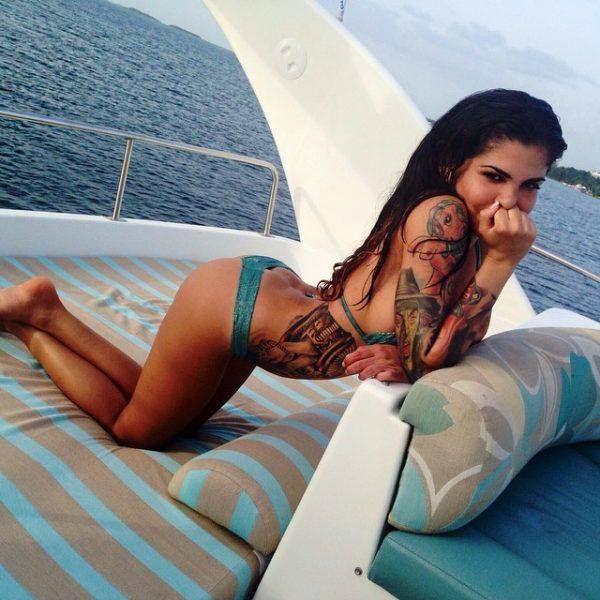 tattooed_girls_27.jpg